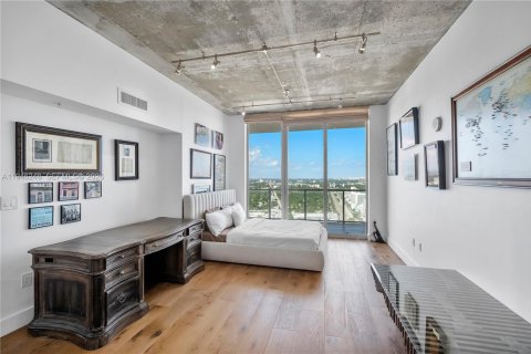 Condo in Miami, Florida, 2 bedrooms  № 2002583 - photo 18