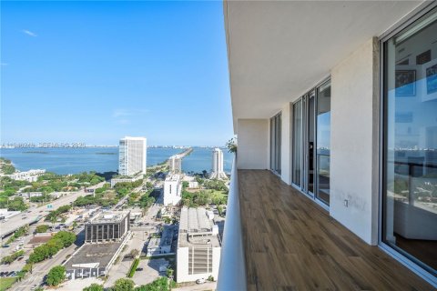 Condo in Miami, Florida, 2 bedrooms  № 2002583 - photo 30