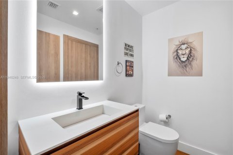 Condo in Miami, Florida, 2 bedrooms  № 2002583 - photo 6