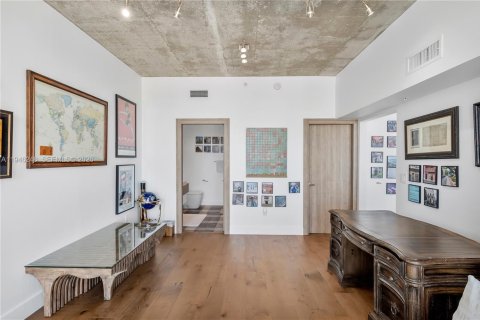 Condo in Miami, Florida, 2 bedrooms  № 2002583 - photo 21