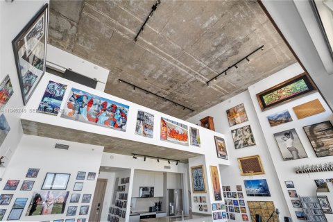 Condo in Miami, Florida, 2 bedrooms  № 2002583 - photo 12