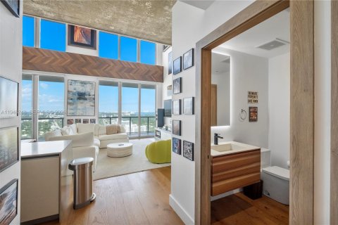 Condo in Miami, Florida, 2 bedrooms  № 2002583 - photo 5