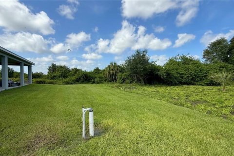 House in Lehigh Acres, Florida 3 bedrooms, 175.77 sq.m. № 1885899 - photo 2