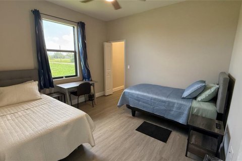 House in Lehigh Acres, Florida 3 bedrooms, 175.77 sq.m. № 1885899 - photo 9