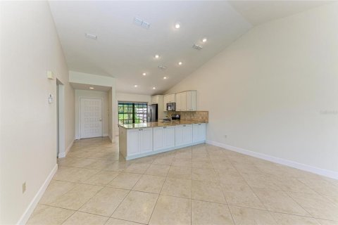 House in Sarasota, Florida 2 bedrooms, 128.21 sq.m. № 2304541 - photo 18