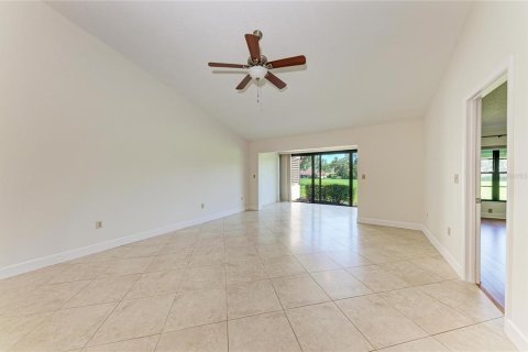 House in Sarasota, Florida 2 bedrooms, 128.21 sq.m. № 2304541 - photo 9