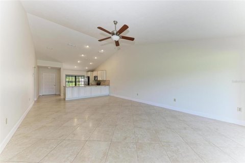 House in Sarasota, Florida 2 bedrooms, 128.21 sq.m. № 2304541 - photo 6
