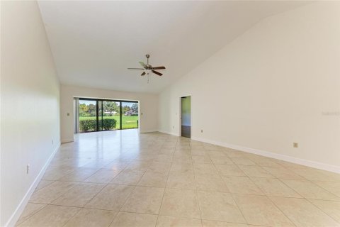 House in Sarasota, Florida 2 bedrooms, 128.21 sq.m. № 2304541 - photo 16