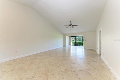 House in Sarasota, Florida 2 bedrooms, 128.21 sq.m. № 2304541 - photo 5