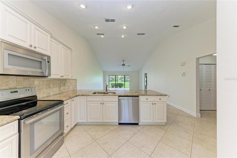 House in Sarasota, Florida 2 bedrooms, 128.21 sq.m. № 2304541 - photo 15