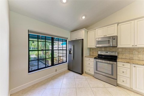 House in Sarasota, Florida 2 bedrooms, 128.21 sq.m. № 2304541 - photo 14