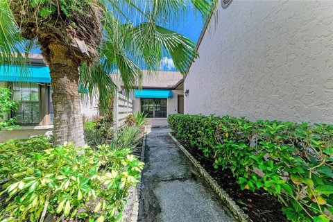 House in Sarasota, Florida 2 bedrooms, 128.21 sq.m. № 2304541 - photo 2