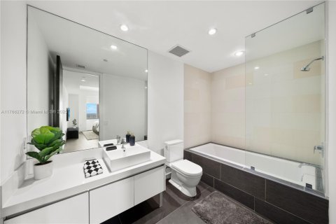 Copropriété à vendre à Miami, Floride: 2 chambres, 139.17 m2 № 1699305 - photo 25