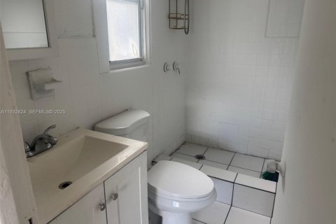 Снять в аренду виллу или дом в Холливуд, Флорида 2 спальни, 106.84м2, № 1991668 - фото 2