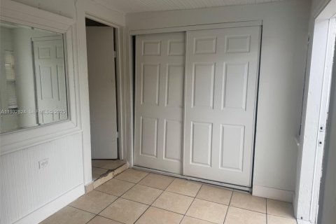 Снять в аренду виллу или дом в Холливуд, Флорида 2 спальни, 106.84м2, № 1991668 - фото 3