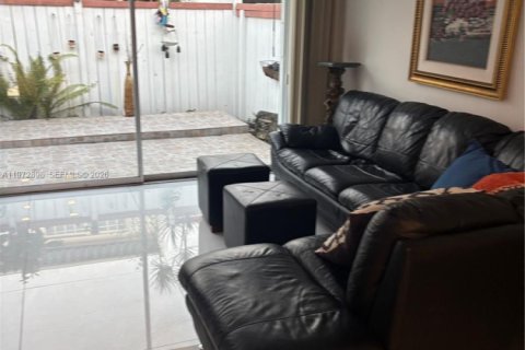 Adosado en venta en North Miami, Florida, 2 dormitorios, 152.36 m2 № 2033183 - foto 7