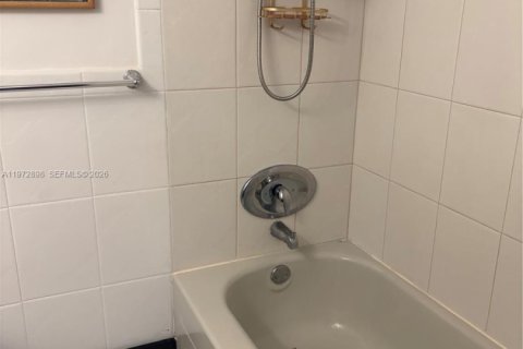 Adosado en venta en North Miami, Florida, 2 dormitorios, 152.36 m2 № 2033183 - foto 16