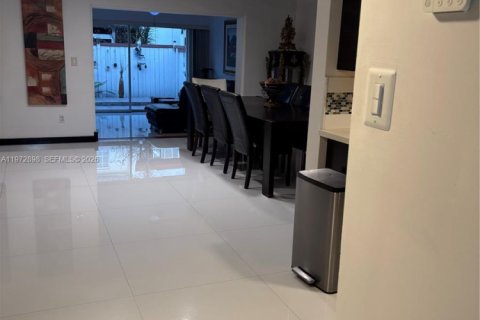 Adosado en venta en North Miami, Florida, 2 dormitorios, 152.36 m2 № 2033183 - foto 5