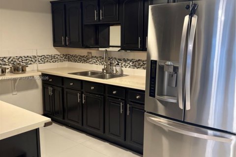 Adosado en venta en North Miami, Florida, 2 dormitorios, 152.36 m2 № 2033183 - foto 2