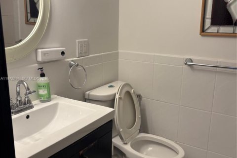 Adosado en venta en North Miami, Florida, 2 dormitorios, 152.36 m2 № 2033183 - foto 15