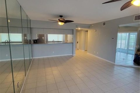 Condominio en alquiler en Saint Petersburg, Florida, 2 dormitorios, 111.95 m2 № 1908453 - foto 6