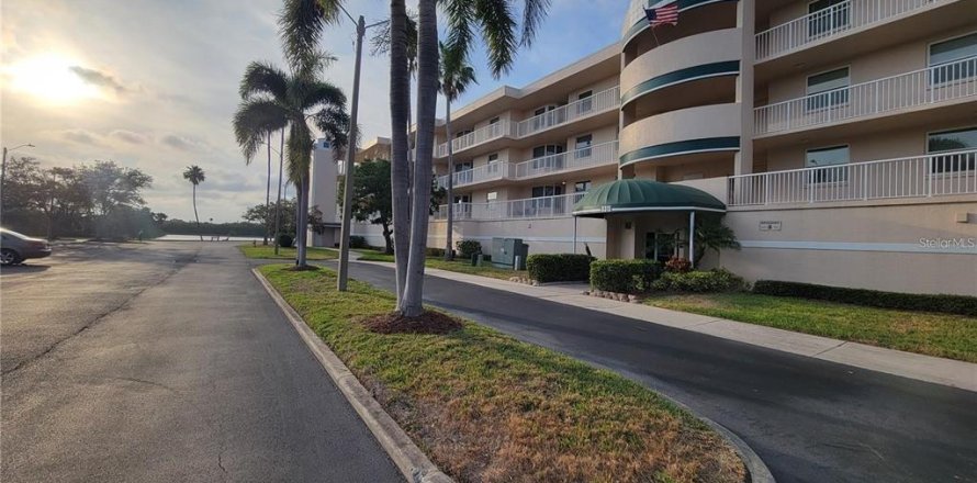 Condominio en Saint Petersburg, Florida, 2 dormitorios № 1908453