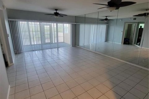 Condominio en alquiler en Saint Petersburg, Florida, 2 dormitorios, 111.95 m2 № 1908453 - foto 5