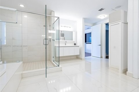 Casa en alquiler en Doral, Florida, 6 dormitorios, 452.81 m2 № 2009818 - foto 30