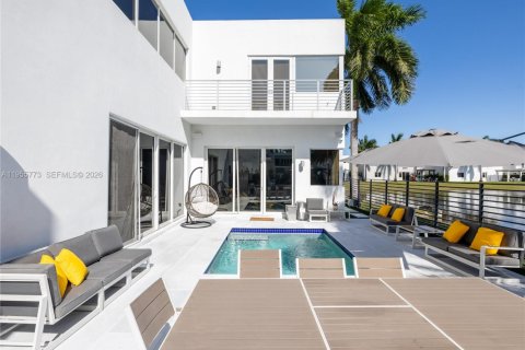 Casa en alquiler en Doral, Florida, 6 dormitorios, 452.81 m2 № 2009818 - foto 12