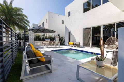 Casa en alquiler en Doral, Florida, 6 dormitorios, 452.81 m2 № 2009818 - foto 11