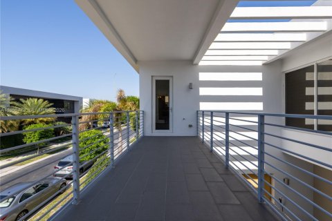 Casa en alquiler en Doral, Florida, 6 dormitorios, 452.81 m2 № 2009818 - foto 19