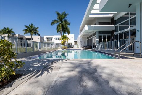 Casa en alquiler en Doral, Florida, 6 dormitorios, 452.81 m2 № 2009818 - foto 18