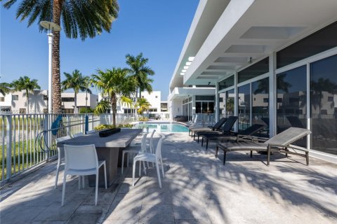 Casa en alquiler en Doral, Florida, 6 dormitorios, 452.81 m2 № 2009818 - foto 17