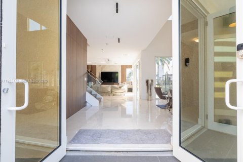 Casa en alquiler en Doral, Florida, 6 dormitorios, 452.81 m2 № 2009818 - foto 14