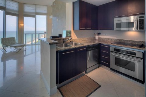 Condominio en Miami Beach, Florida, 1 dormitorio  № 2069202