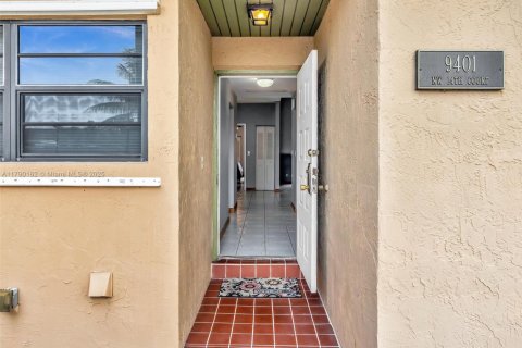 Townhouse in Pembroke Pines, Florida 2 bedrooms, 100.33 sq.m. № 1647368 - photo 2