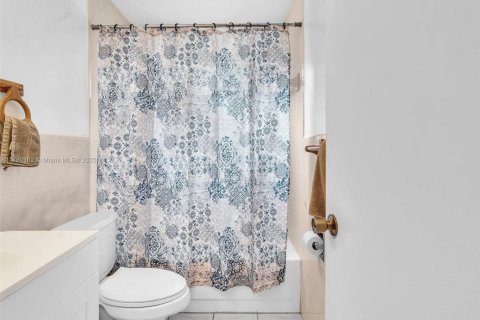 Townhouse in Pembroke Pines, Florida 2 bedrooms, 100.33 sq.m. № 1647368 - photo 15