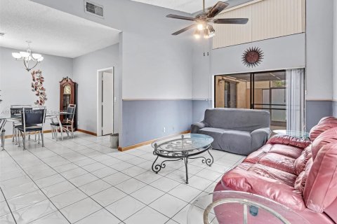 Townhouse in Pembroke Pines, Florida 2 bedrooms, 100.33 sq.m. № 1647368 - photo 25