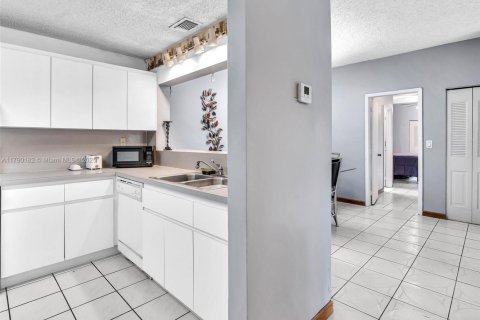 Townhouse in Pembroke Pines, Florida 2 bedrooms, 100.33 sq.m. № 1647368 - photo 4