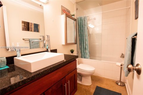 Condo in Fort Lauderdale, Florida, 1 bedroom  № 2042029 - photo 16