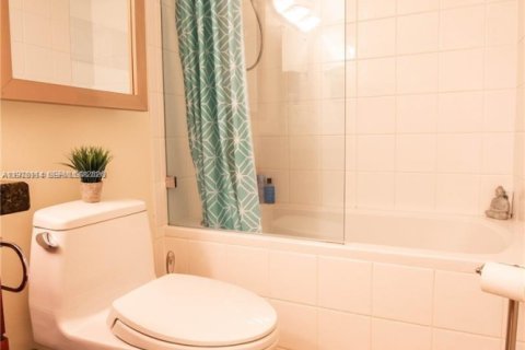 Condo in Fort Lauderdale, Florida, 1 bedroom  № 2042029 - photo 18