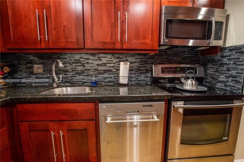 Condo in Fort Lauderdale, Florida, 1 bedroom  № 2042029 - photo 13