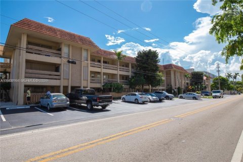 Condo in Fort Lauderdale, Florida, 1 bedroom  № 2042029 - photo 29