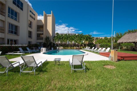 Condo in Fort Lauderdale, Florida, 1 bedroom  № 2042029 - photo 27
