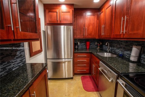 Condo in Fort Lauderdale, Florida, 1 bedroom  № 2042029 - photo 5