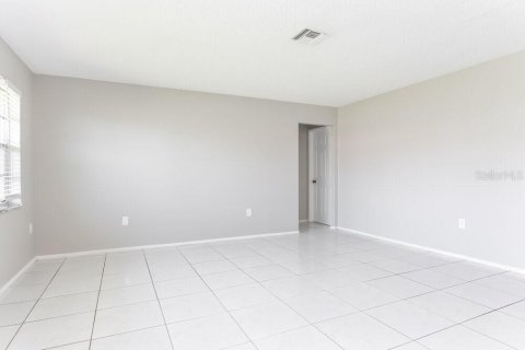House in Cape Coral, Florida 3 bedrooms, 120.31 sq.m. № 1918010 - photo 13