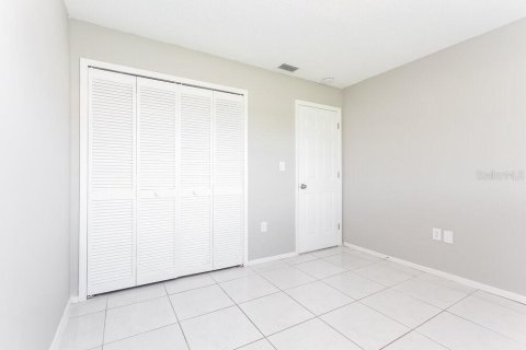 House in Cape Coral, Florida 3 bedrooms, 120.31 sq.m. № 1918010 - photo 12