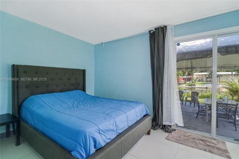 House in Hallandale Beach, Florida 4 bedrooms, 143.26 sq.m. № 1994381 - photo 22