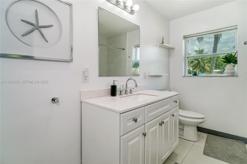 House in Hallandale Beach, Florida 4 bedrooms, 143.26 sq.m. № 1994381 - photo 12