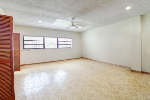 Casa en venta en Miami, Florida, 3 dormitorios, 151.34 m2 № 1831002 - foto 10
